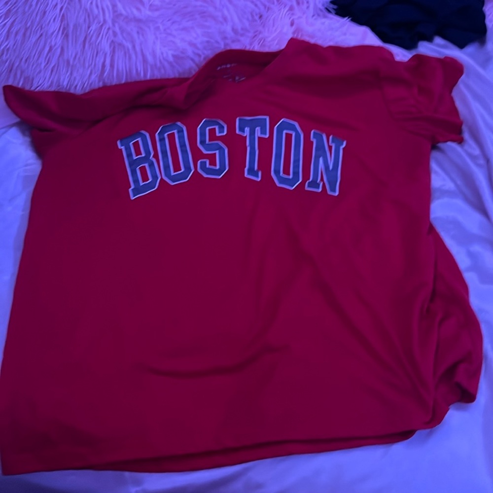 Boston red shirt